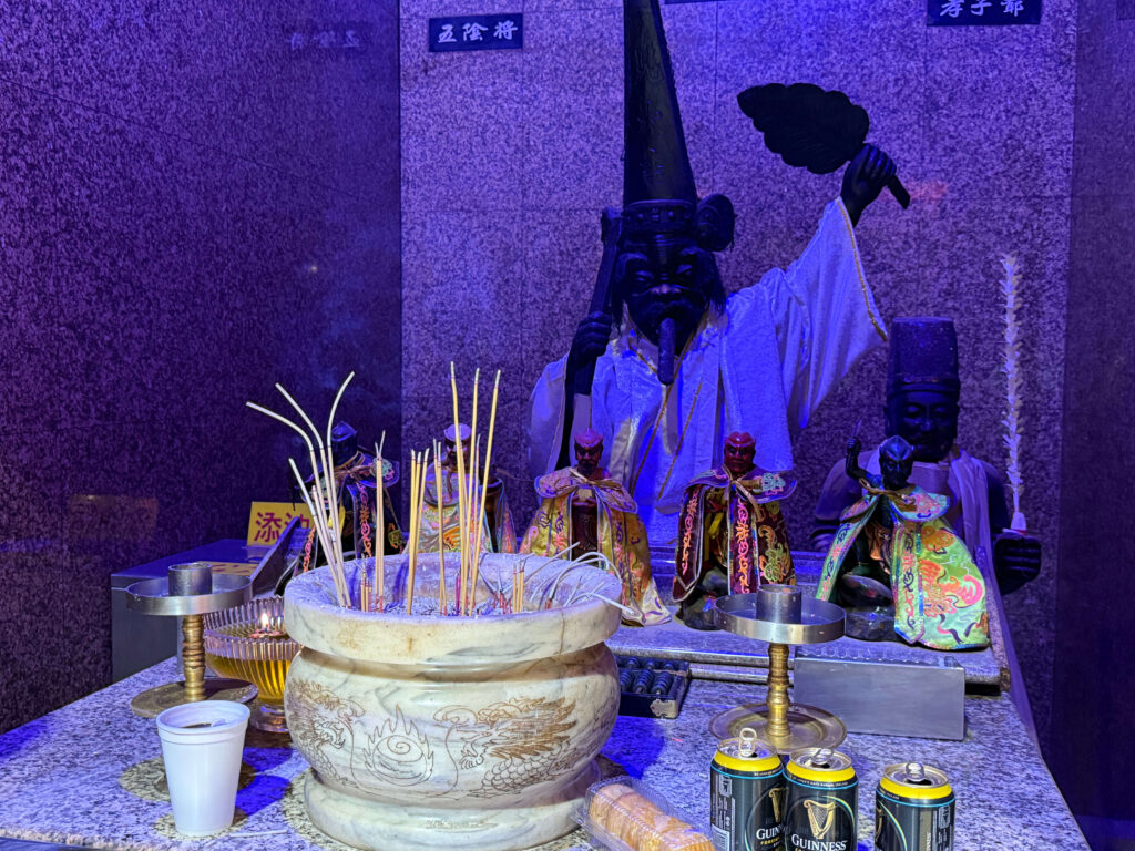 Hey Lad tour, temple tour, spirits of singapore tour